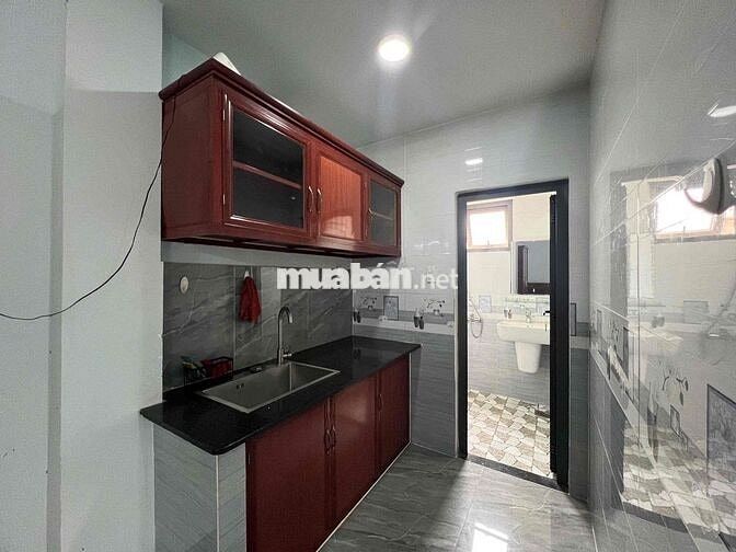 Phòng hơn 35m2, ban công rộng thoáng mát, 02 giường ngủ lớn, tiện nghi
