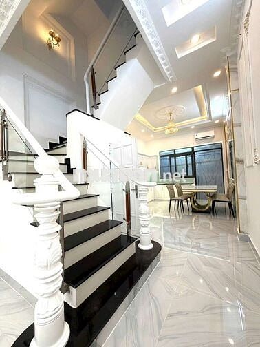 Bán nhà hẻm 1806, Huỳnh Tấn Phát, ô tô đậu trong nhà. 4pn, shr