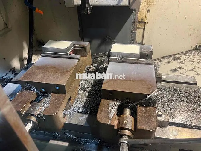 Thợ Phay CNC và thợ phụ việc CƠ KHÍ