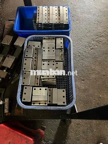 Thợ Phay CNC và thợ phụ việc CƠ KHÍ