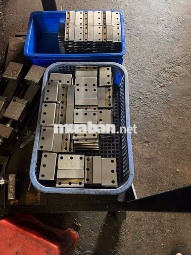 Thợ Phay CNC và thợ phụ việc CƠ KHÍ