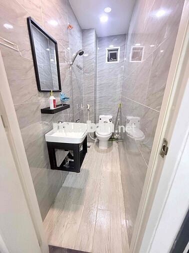 CHO THUÊ NHÀ MẶT TIỀN ĐẸP VIP P7 Q5