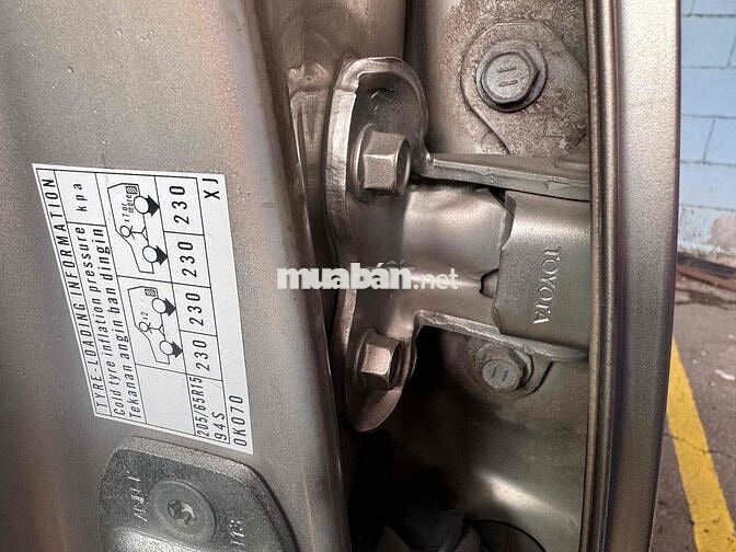 Toyota Innova E 2013 Vàng nâu