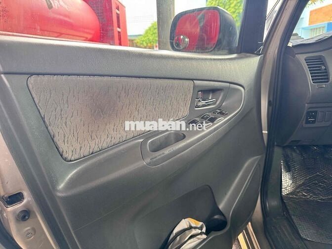 Toyota Innova E 2013 Vàng nâu