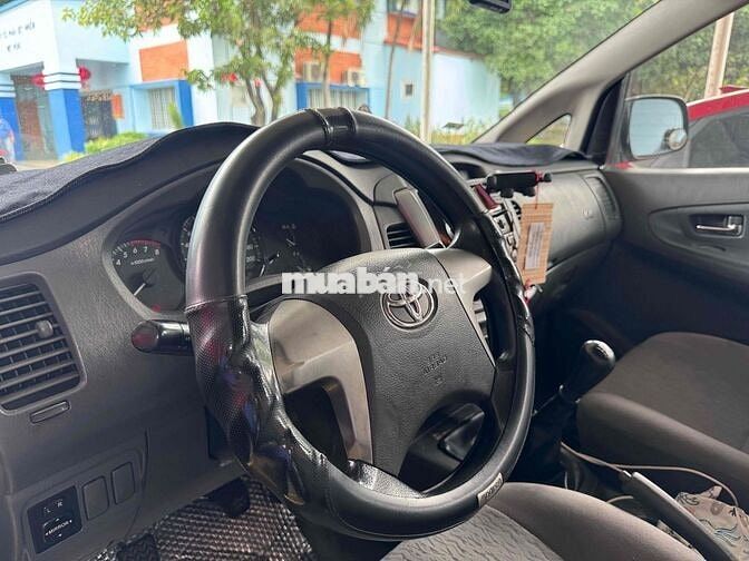Toyota Innova E 2013 Vàng nâu