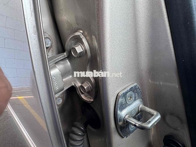 Toyota Innova E 2013 Vàng nâu