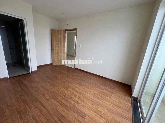 Căn DUPLEX Thông tầng có 4PN và 4WC; Có Full máy lạnh. Giá 12 tr/thang