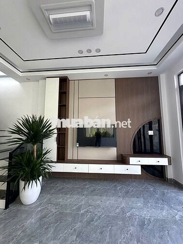 Nhà 1 trệt 1 lầu đẹp mê ngay trung tâm Pleiku full nội thất