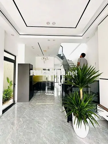 Nhà 1 trệt 1 lầu đẹp mê ngay trung tâm Pleiku full nội thất