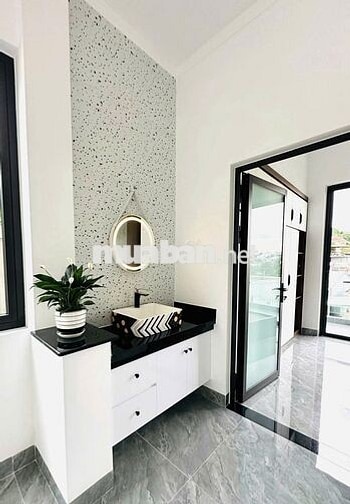 Nhà 1 trệt 1 lầu đẹp mê ngay trung tâm Pleiku full nội thất