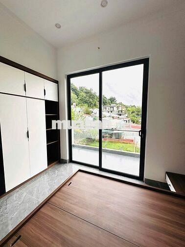 Nhà 1 trệt 1 lầu đẹp mê ngay trung tâm Pleiku full nội thất