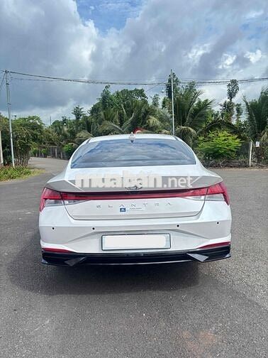 Hyundai Elantra 2024 1.6 đặc biệt Trắng