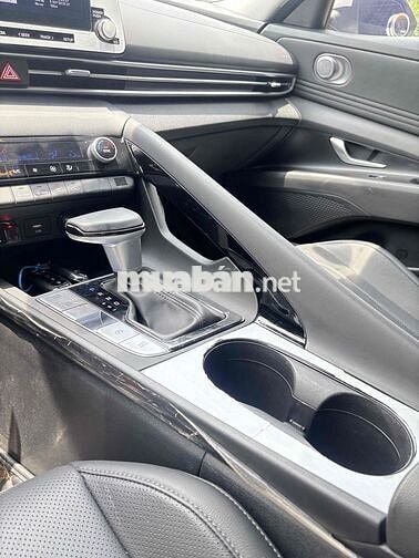 Hyundai Elantra 2024 1.6 đặc biệt Trắng
