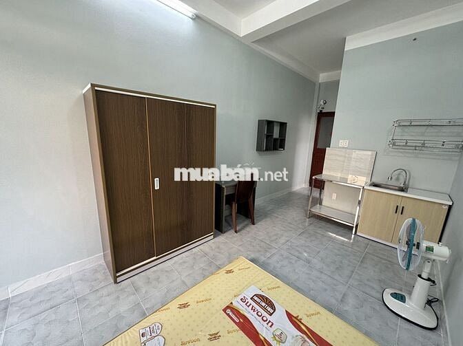 Phòng đầu NTLong, gần BV Ung Bứu, có ban công, full nội thất