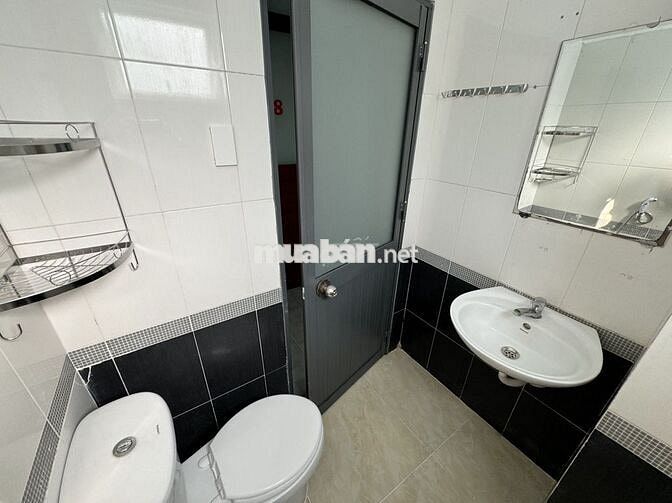 Phòng đầu NTLong, gần BV Ung Bứu, có ban công, full nội thất