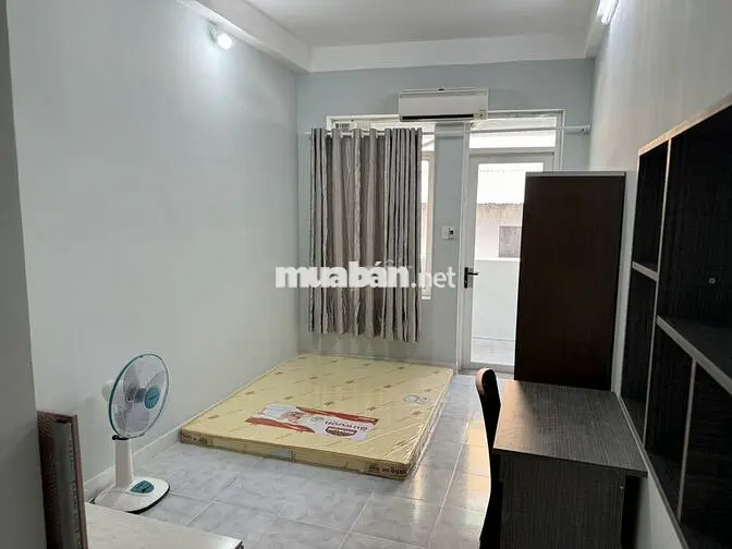 Phòng đầu NTLong, gần BV Ung Bứu, có ban công, full nội thất