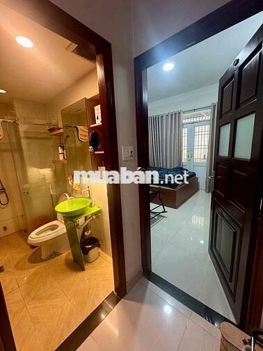 Chính chủ cho thuê nguyên căn trệt 2 lầu sân thượng KDC an phú hưng q7