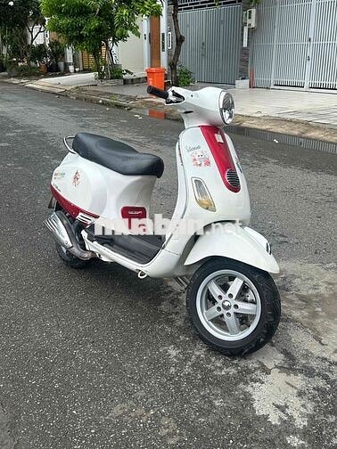 Piaggio Vespa LX Trắng, Đỏ