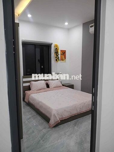Nhà kiệt 4m cách đường chính 10m, Ôtô vào tới nơi, hướng Đông Nam