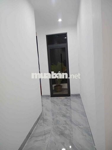 Nhà kiệt 4m cách đường chính 10m, Ôtô vào tới nơi, hướng Đông Nam