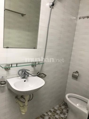 Chính chủ cho thuê căn hộ khép kín 20 m2, tầng 2, số 45 Trần Phú