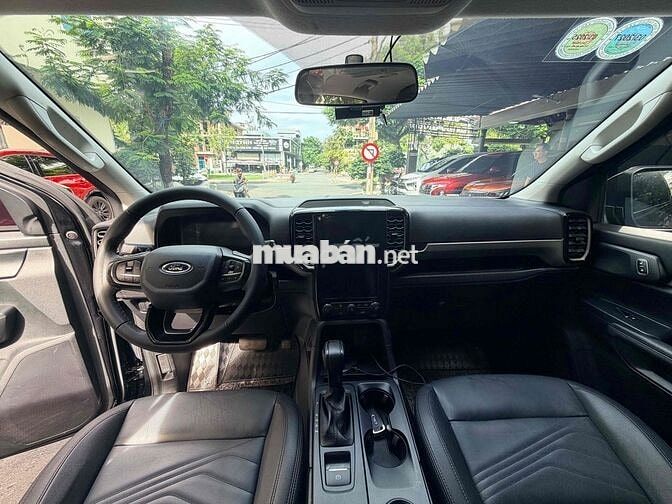 Ford Everest 2024 SUV Đen