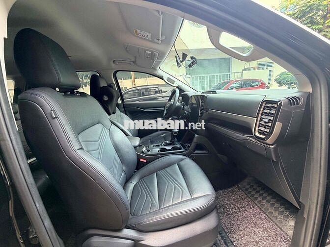 Ford Everest 2024 SUV Đen