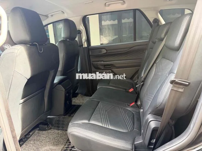 Ford Everest 2024 SUV Đen