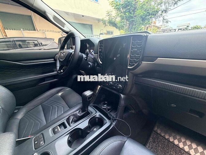 Ford Everest 2024 SUV Đen