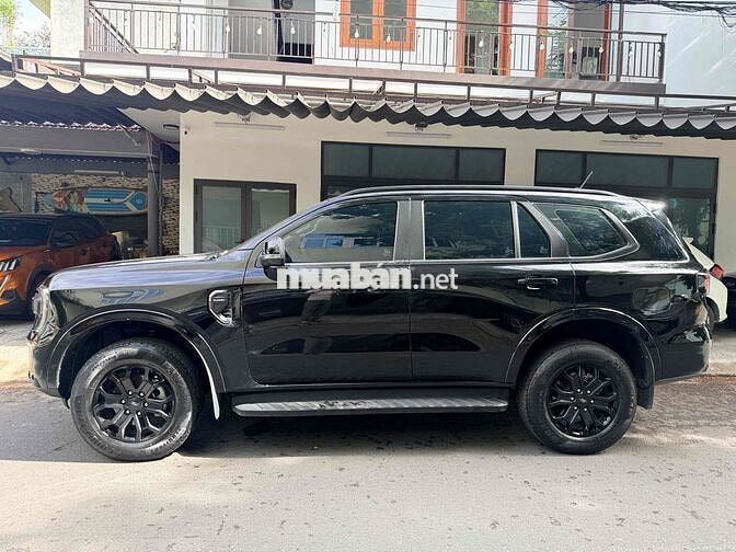 Ford Everest 2024 SUV Đen