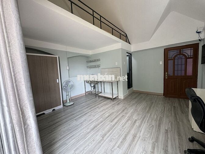 Phòng trong biệt thự Bình Lợi, full nội thất, có BAN CÔNG + GÁC rộng