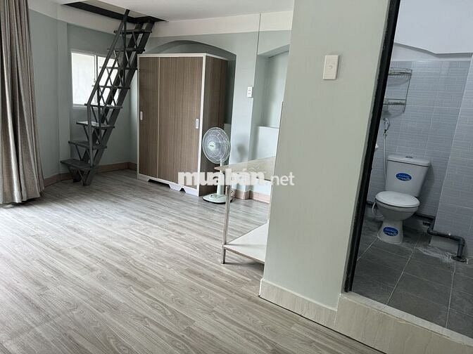 Phòng trong biệt thự Bình Lợi, full nội thất, có BAN CÔNG + GÁC rộng