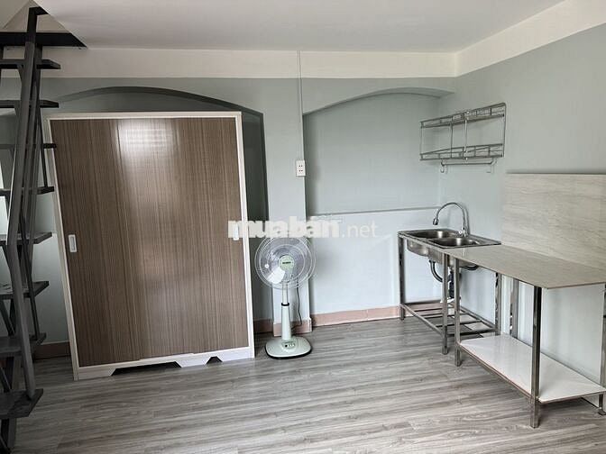 Phòng trong biệt thự Bình Lợi, full nội thất, có BAN CÔNG + GÁC rộng
