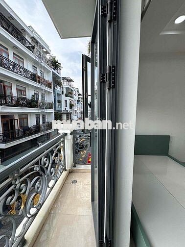 PHÒNG FULL NỘI THẤT BAN CÔNG CỬA SỔ GẦN CVPM QUANG TRUNG CĐ Y HỒNG ĐỨC
