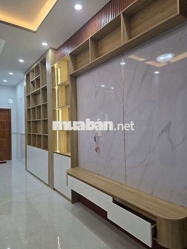 Ban nhà đường Bùi Dương lịch phường Minh Tân, Thành phố Hồ Chí Minh.