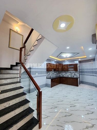 Nhà mới xây hiện đại, 3 lầu, 4 phòng ngủ