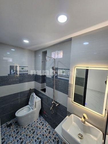 Nhà mới xây hiện đại, 3 lầu, 4 phòng ngủ