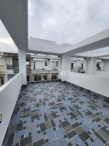 Nhà mới xây hiện đại, 3 lầu, 4 phòng ngủ