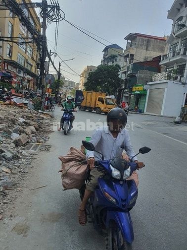 Cho thuê nhà mặt phố Lĩnh Nam, 35m2, 3 tầng, MT 5m, giá 35 triệu