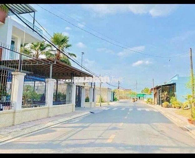 Đất Ngộp Cạnh Cầu Vượt Củ Chi 125m2 Giá 1 Tỷ 350 . Sổ Hồng Riêng
