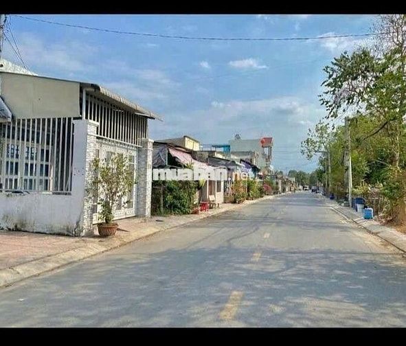 Đất Ngộp Cạnh Cầu Vượt Củ Chi 125m2 Giá 1 Tỷ 350 . Sổ Hồng Riêng