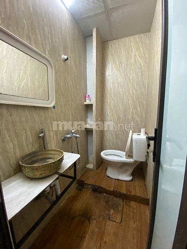 Vị trí đắc địa - đầy đủ tiện nghi - giá cả hợp lí