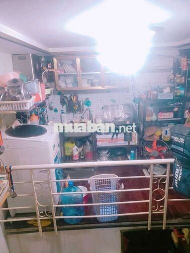 Nhà ĐẦY ĐỦ NỘI THẤT, 2PN Kín+1PN hở chỉ 7,9tr. Q1
