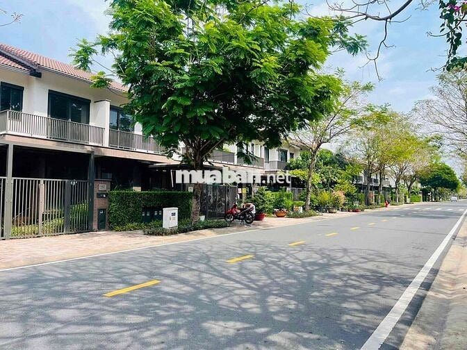Bán gấp nhà phố sổ sẵn, hỗ trợ vay lãi suất thấp, hàng xóm ở 60%