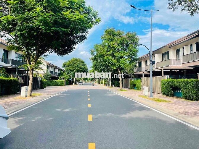 Bán gấp nhà phố sổ sẵn, hỗ trợ vay lãi suất thấp, hàng xóm ở 60%