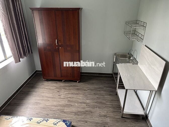 Phòng ngay cổng ĐH Văn Lang, full nội thất, cửa sổ bao thoáng