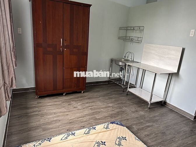 Phòng ngay cổng ĐH Văn Lang, full nội thất, cửa sổ bao thoáng