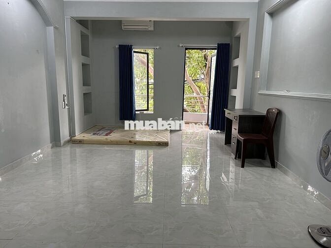 Phòng siu rộng Đặng Thuỳ Trâm, ngay cổng ĐH Văn Lang, full nội thất