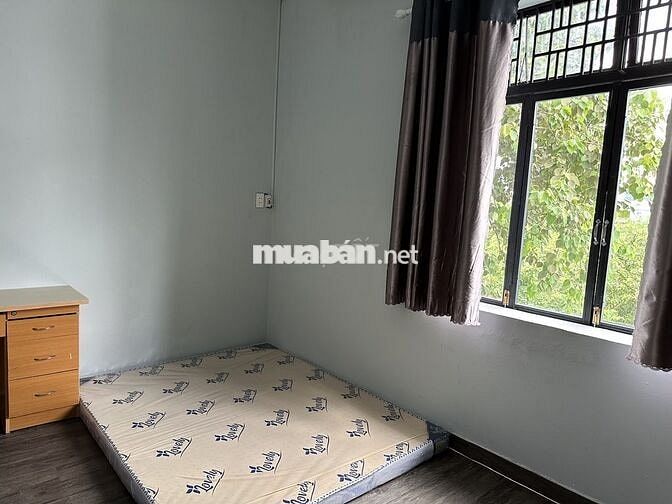 Phòng ngay cổng ĐH Văn Lang, full nội thất, cửa sổ bao thoáng