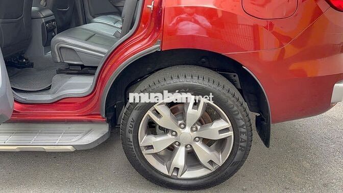 Ford Everest Titanium 2016 Đỏ 7 chỗ